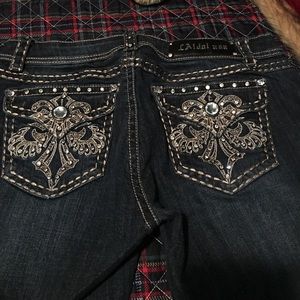 LA Idol Cropped Jeans. Size 11. Beautiful!